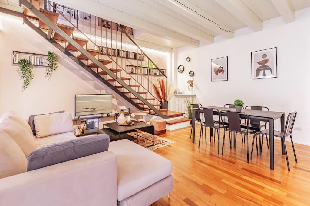 Appartement Elegante Loft Su 2 Piani A 5 Minuti Da San Siro à Milan Extérieur photo