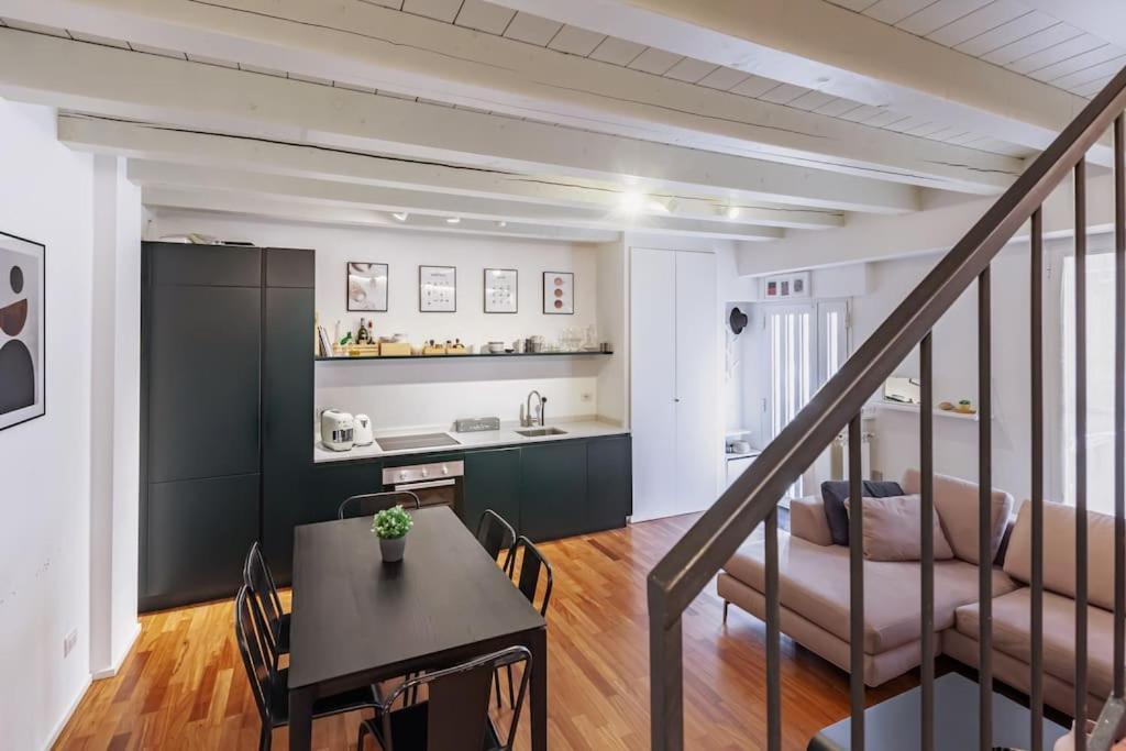 Appartement Elegante Loft Su 2 Piani A 5 Minuti Da San Siro à Milan Extérieur photo